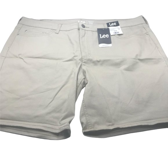 Lee Women's 22M Midrise Bermuda Regular Fit Pioneer Beige Short New With Tags - Picture 1 of 12